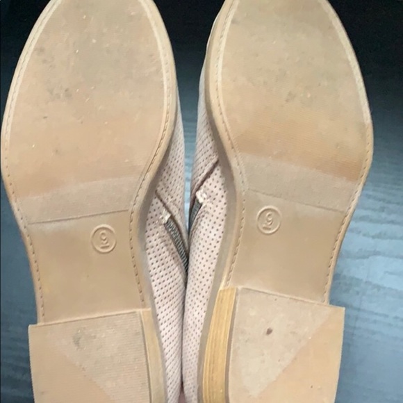 SUPER CUTE! Universal Threads Ankle booties 9. - Picture 3 of 4